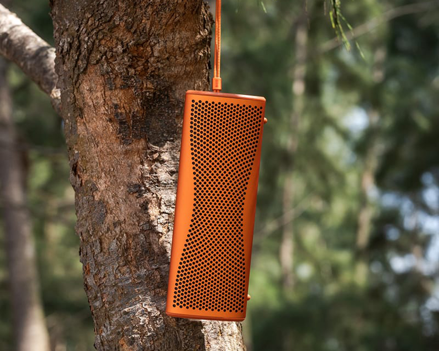 Новое поколение портативной Bluetooth-колонки KEF Muo разработано компанией KEF для тех, кто ценит высокое качество звука и практичность в повседневной жизни.