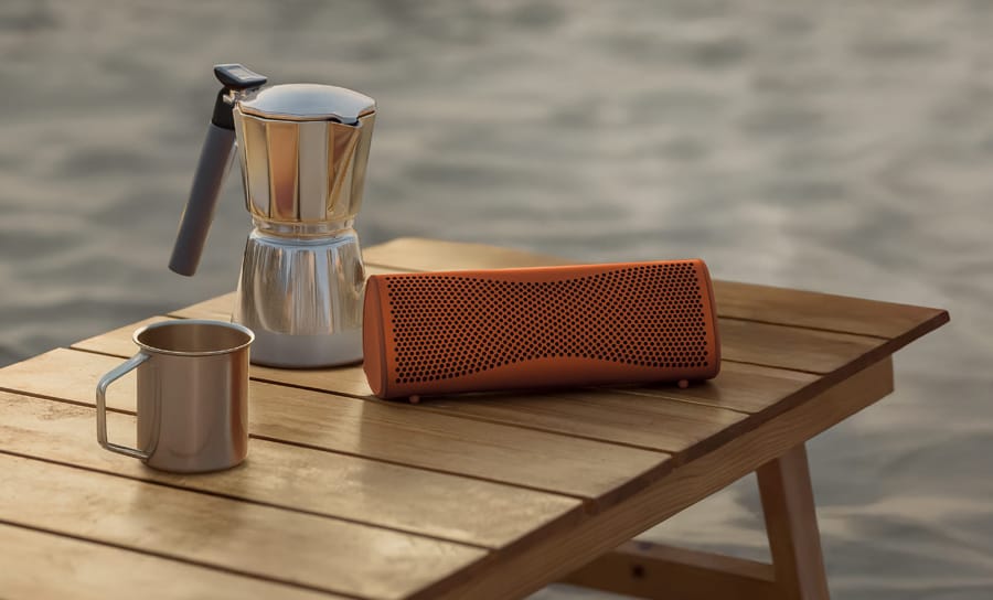 Новое поколение портативной Bluetooth-колонки KEF Muo разработано компанией KEF для тех, кто ценит высокое качество звука и практичность в повседневной жизни.